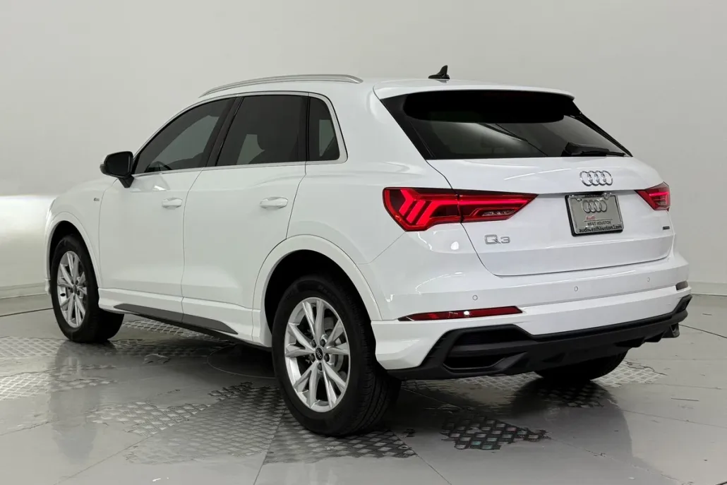 2025 Audi Q3 S line Premium Plus 45 TFSI photo 1