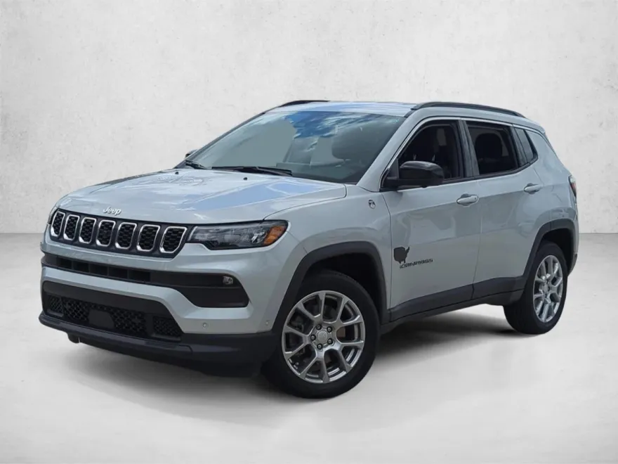 2024 Jeep Compass Latitude Lux photo 1