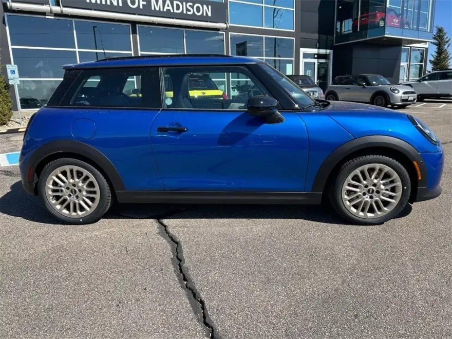 2025 Mini Cooper 2 Door Hardtop S Iconic photo 2