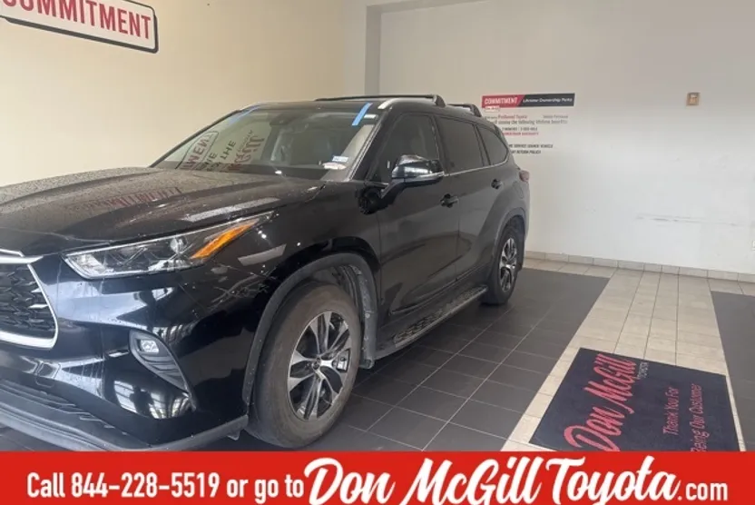 2022 Toyota Highlander XLE photo 1