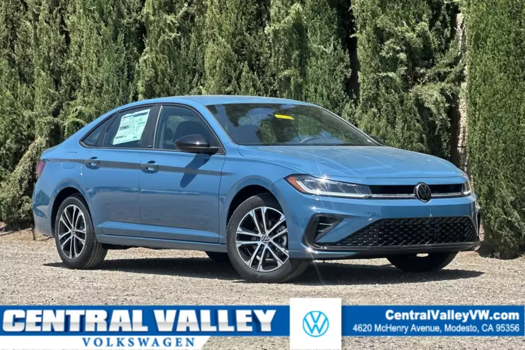 2025 Volkswagen Jetta Sport photo 1
