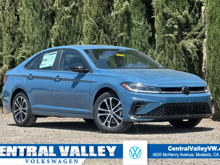 2025 Volkswagen Jetta Sport photo 1