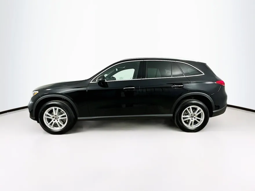 2025 Mercedes Benz GLC 300 4MATIC photo 2