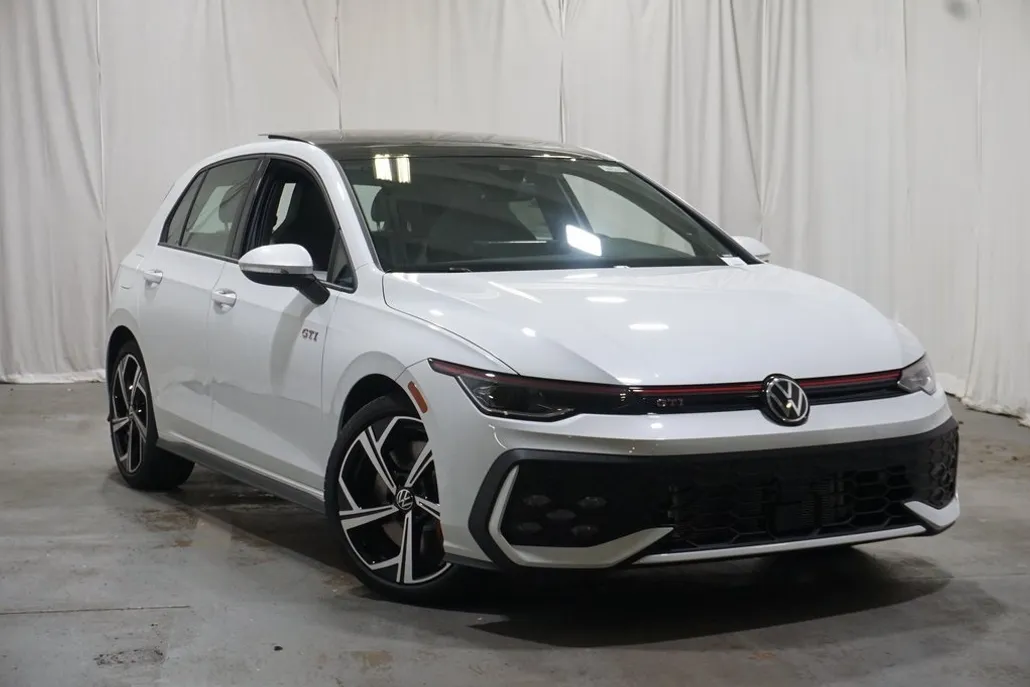 2025 Volkswagen Golf GTI SE photo 1