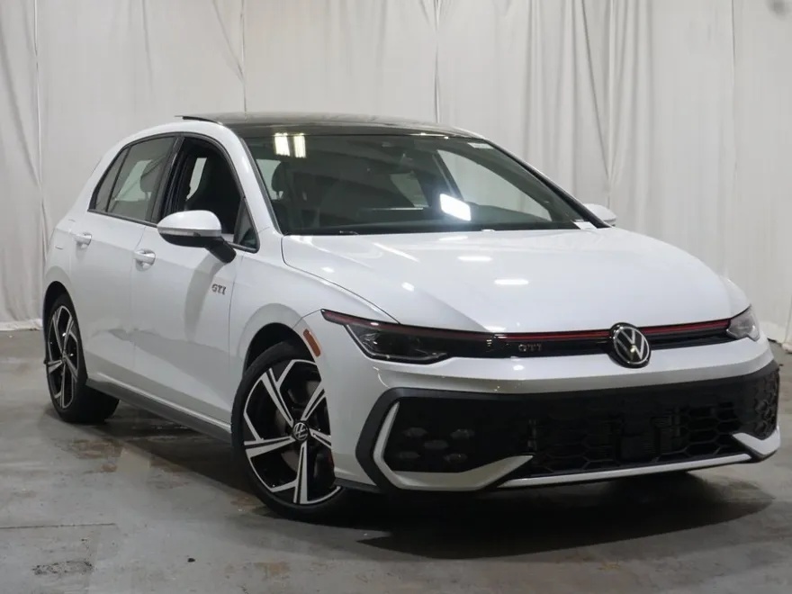 2025 Volkswagen Golf GTI SE photo 1
