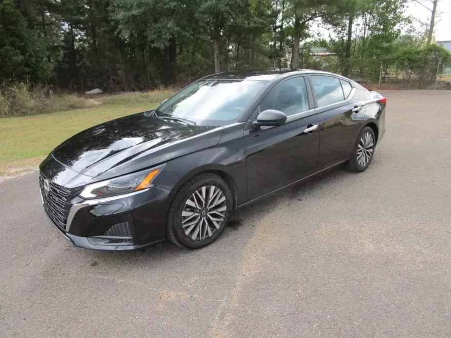 2024 Nissan Altima 2.5 SV photo 1