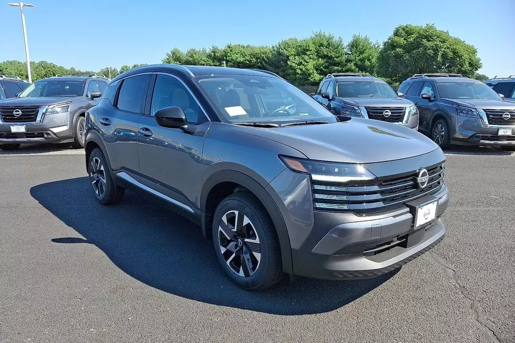 2025 Nissan Kicks SV photo 1