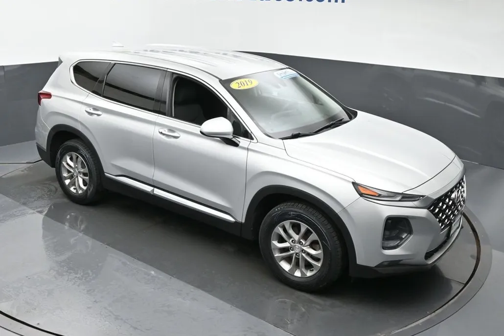 2019 Hyundai Santa Fe SEL photo 1