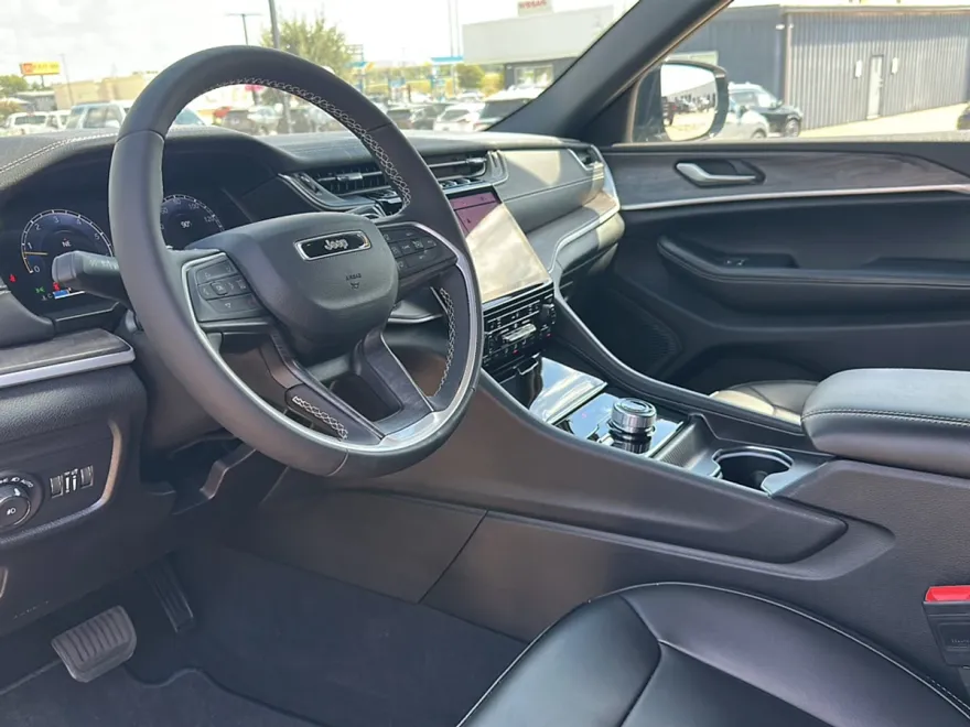 2025 Jeep Grand Cherokee Limited photo 1