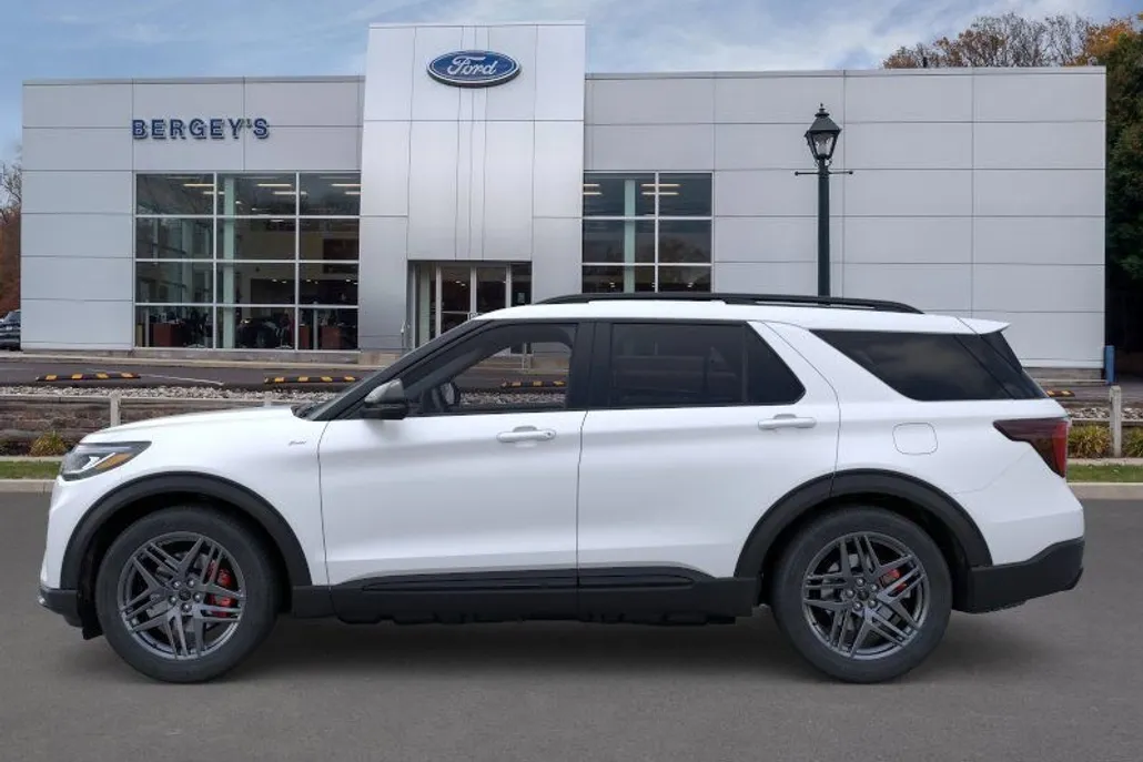 2025 Ford Explorer ST-Line photo 1