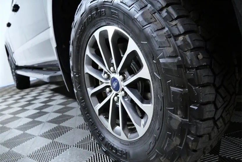 2020 Ford F-150 XLT photo 1