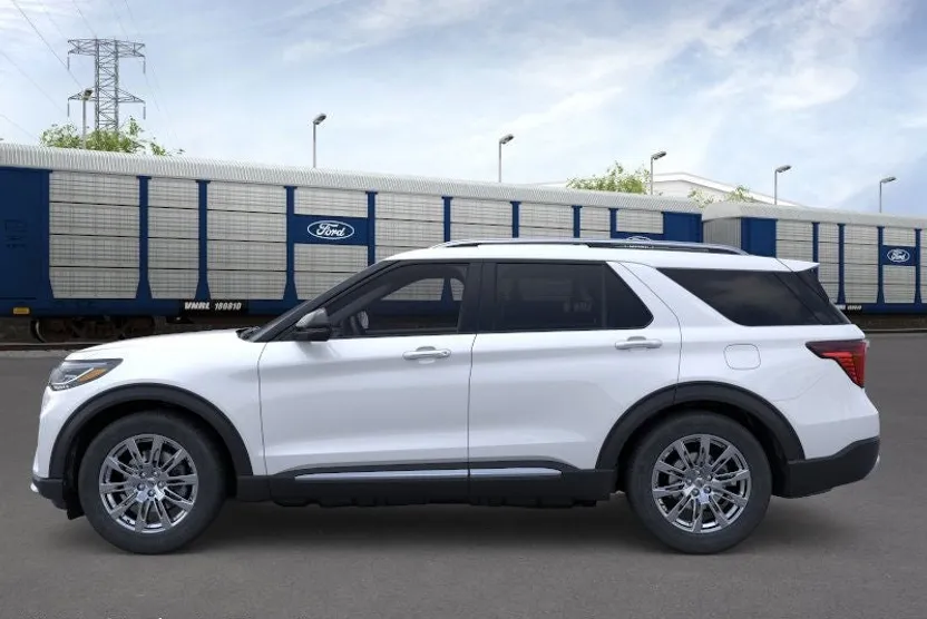 2025 Ford Explorer Platinum photo 1