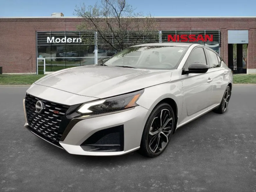 2023 Nissan Altima 2.5 SR photo 1