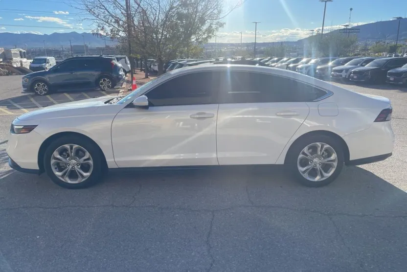 2023 Honda Accord LX photo 1