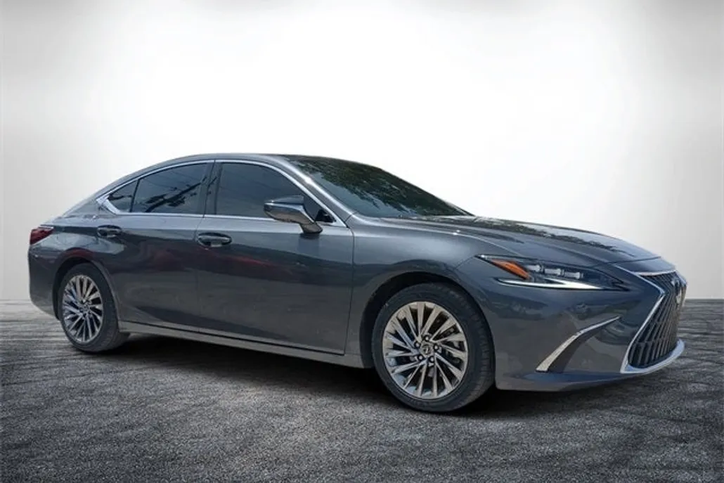 2024 Lexus ES 300h Ultra Luxury photo 1