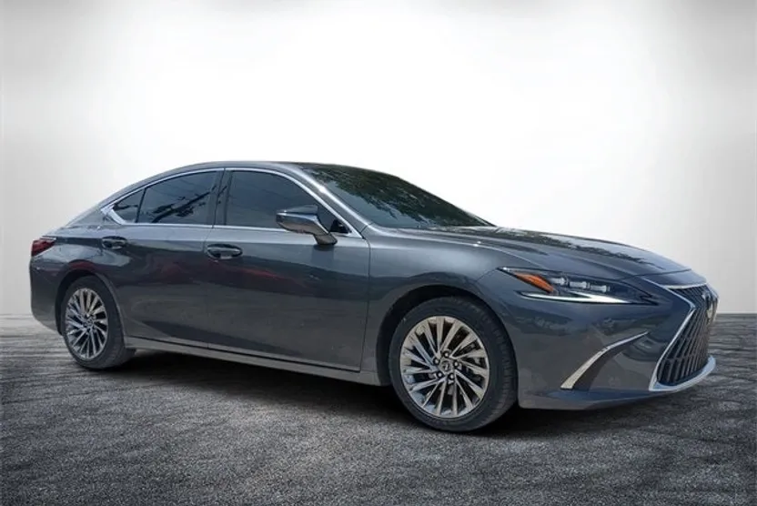 2024 Lexus ES 300h Ultra Luxury photo 1