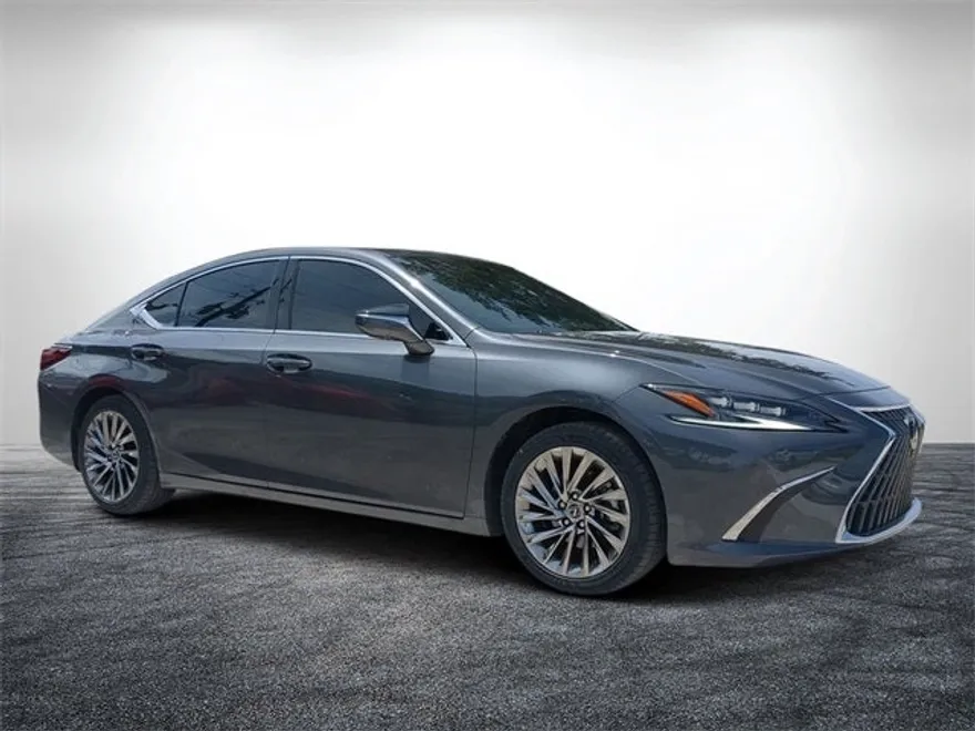 2024 Lexus ES 300h Ultra Luxury photo 1