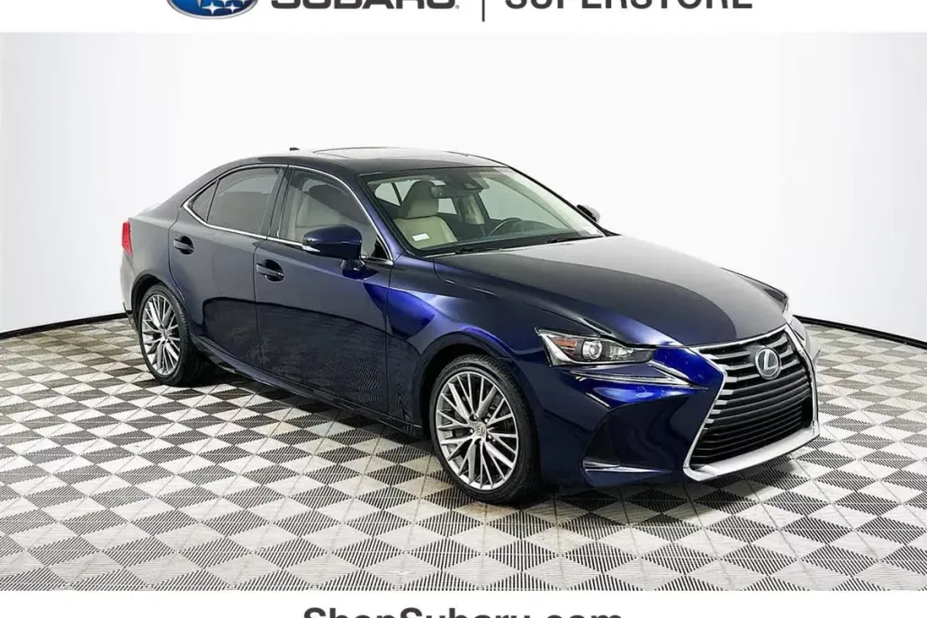 2017 Lexus IS 200t photo 1