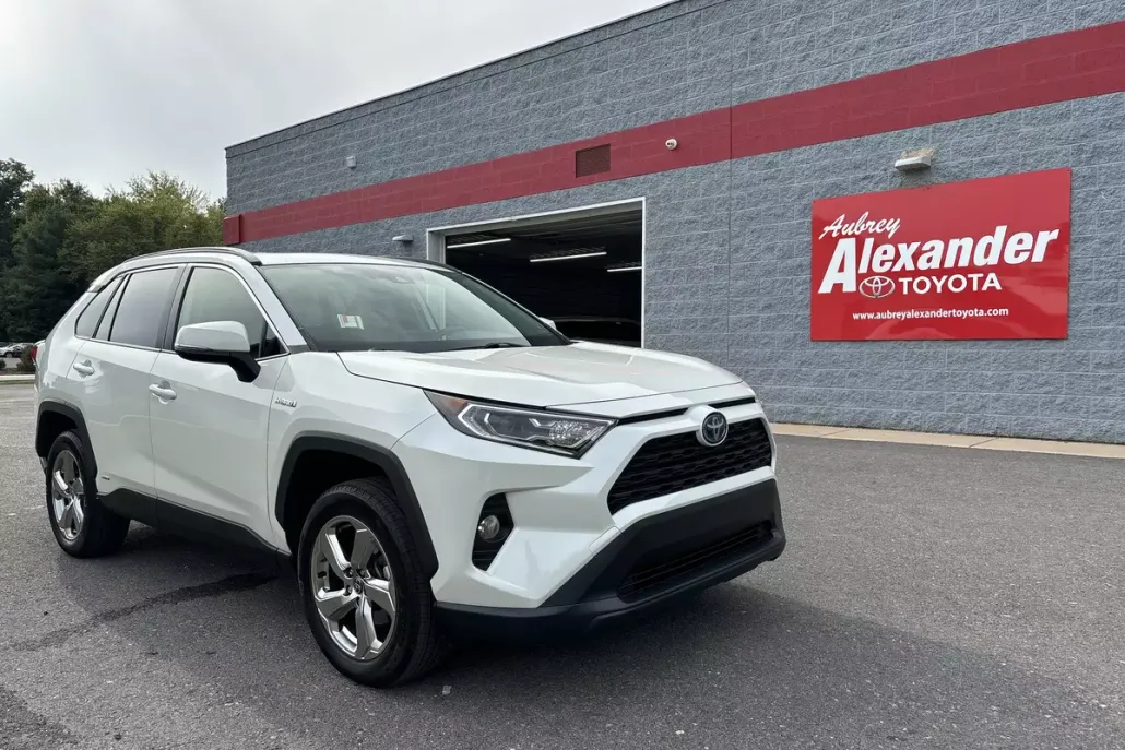 2021 Toyota RAV4 XLE Premium photo 1