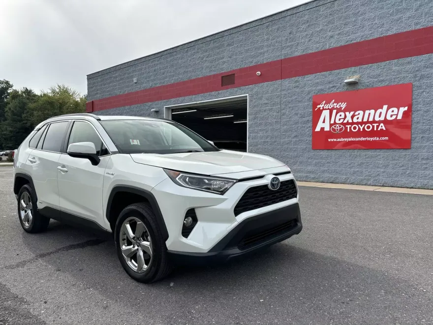 2021 Toyota RAV4 XLE Premium photo 1
