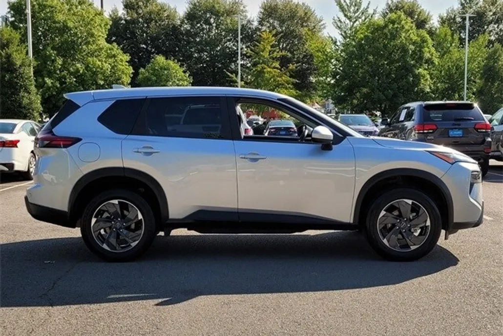 2024 Nissan Rogue SV photo 1