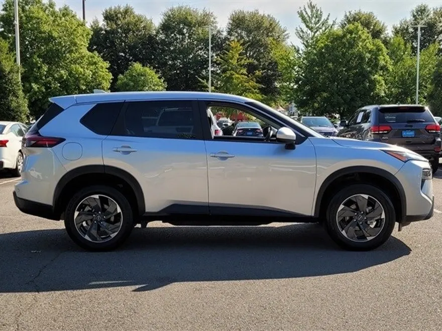 2024 Nissan Rogue SV photo 1