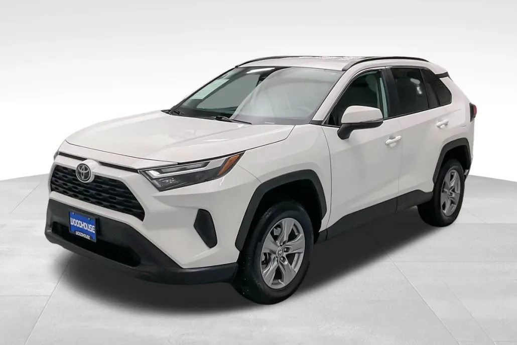 2024 Toyota RAV4 XLE photo 1