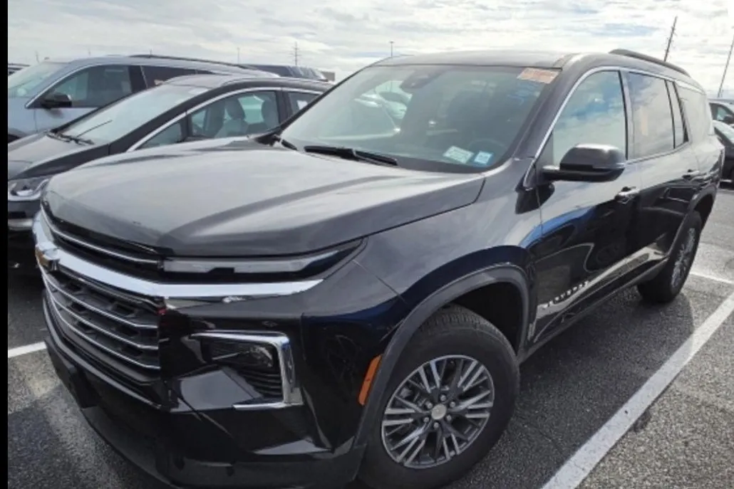 2025 Chevrolet Traverse photo 1