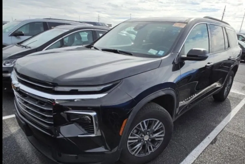 2025 Chevrolet Traverse photo 1