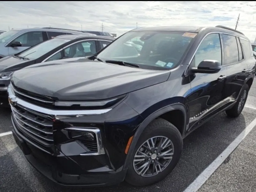 2025 Chevrolet Traverse photo 1
