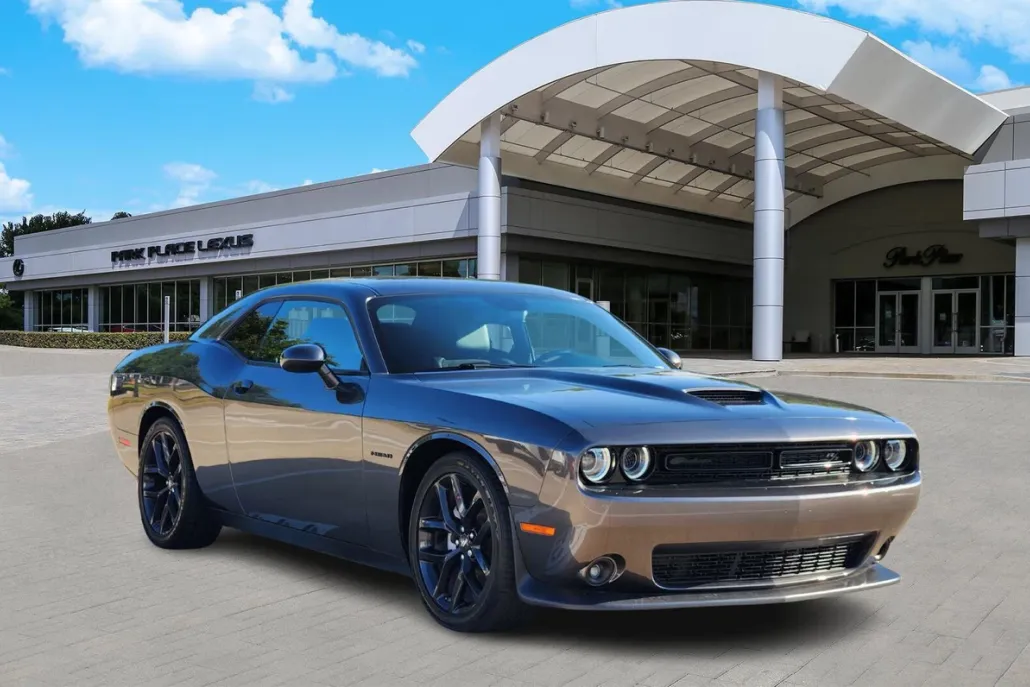 2022 Dodge Challenger R/T photo 1