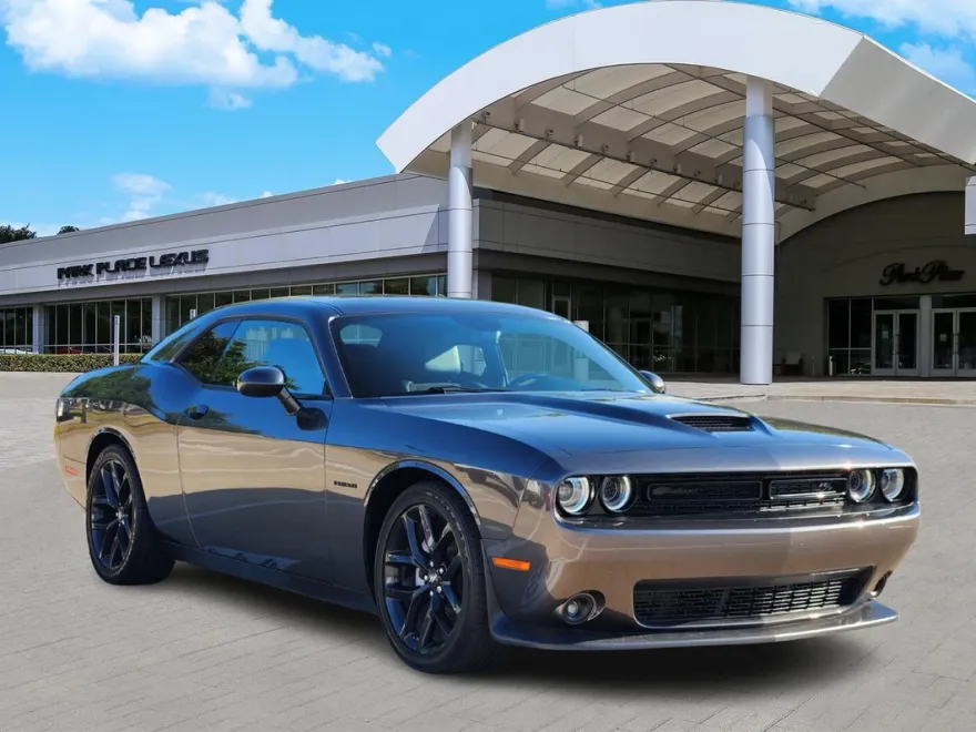 2022 Dodge Challenger R/T photo 1