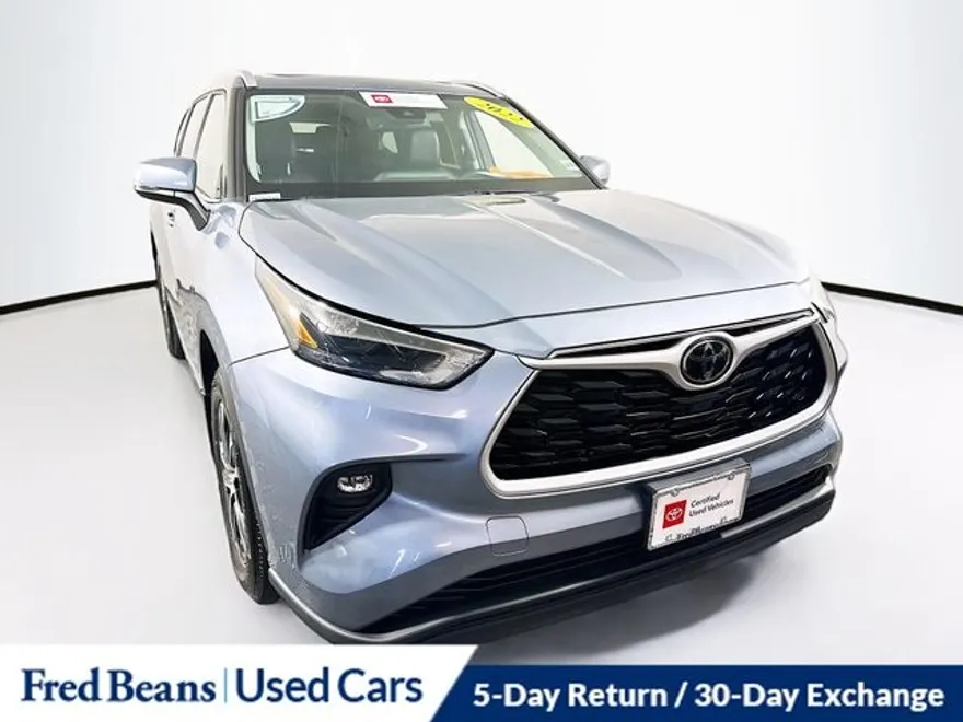 2022 Toyota Highlander XLE photo 1