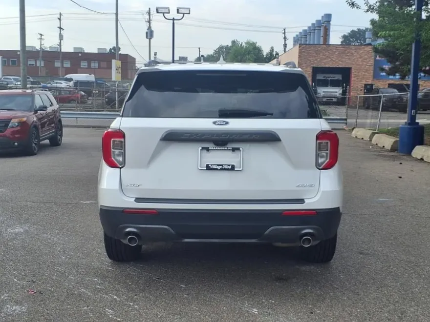 2023 Ford Explorer XLT photo 1