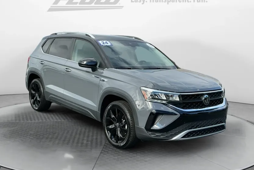 2024 Volkswagen Taos SE photo 1