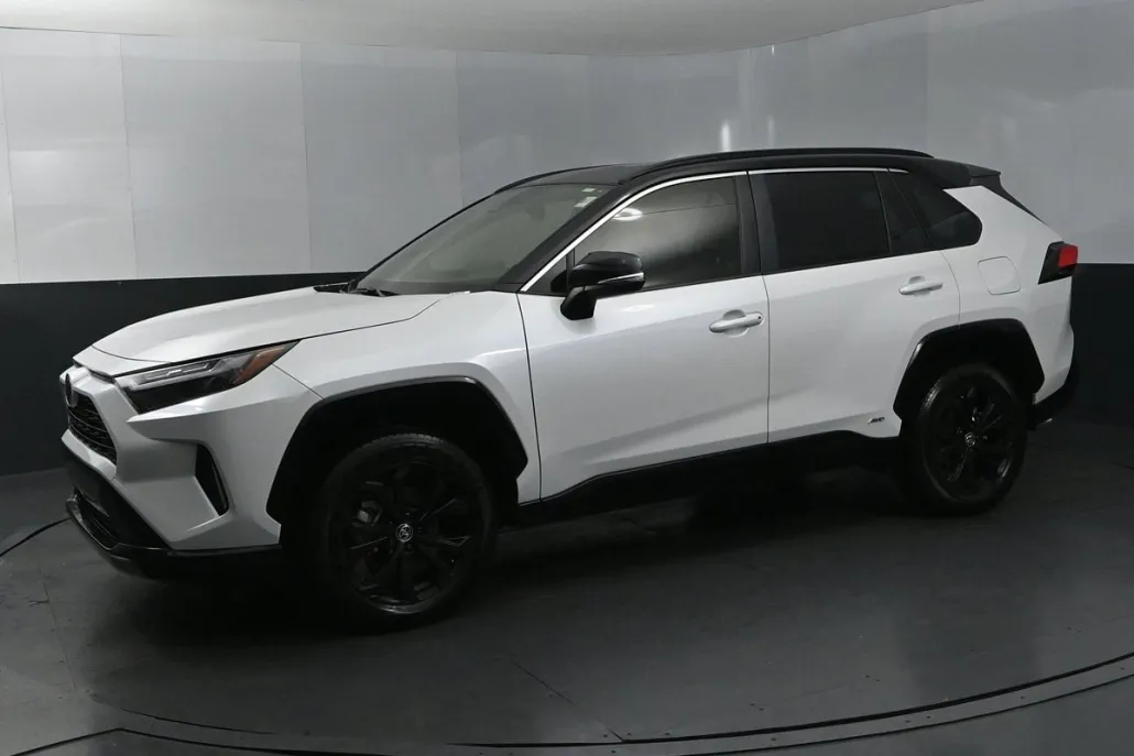 2025 Toyota RAV4 Hybrid XSE photo 1