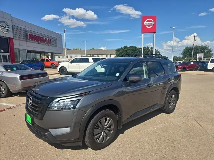 2024 Nissan Pathfinder SV photo 1