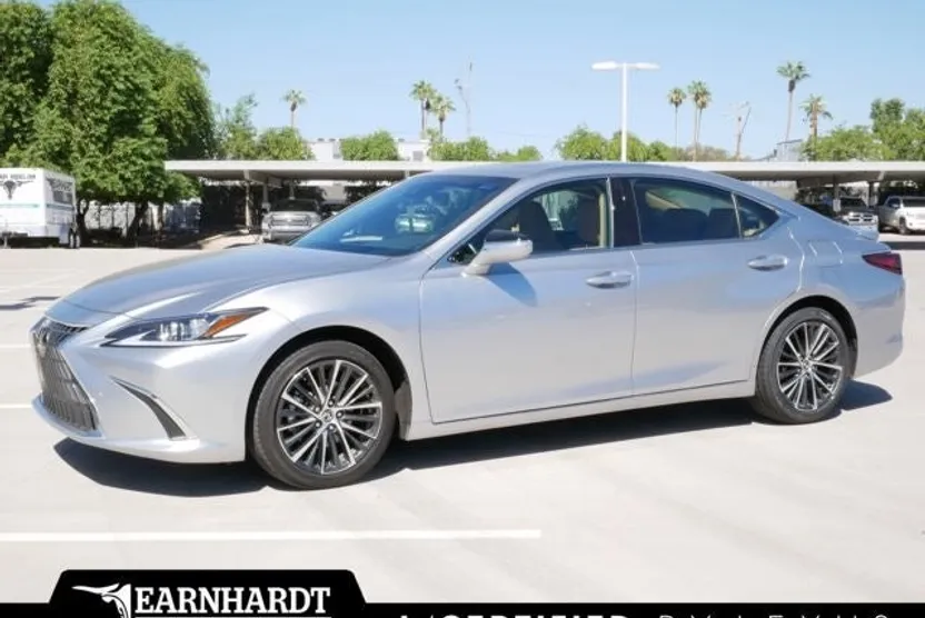 2025 Lexus ES 300h photo 1