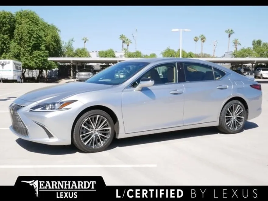2025 Lexus ES 300h photo 1