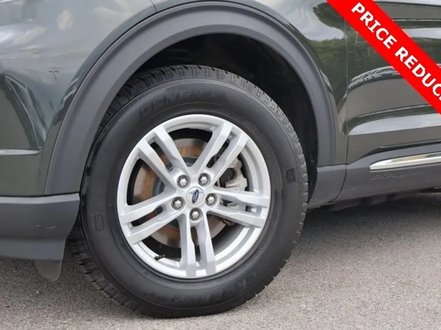 2023 Ford Explorer XLT photo 1