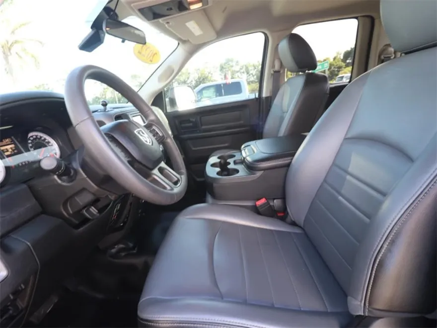 2022 Ram 1500 Classic Tradesman photo 2