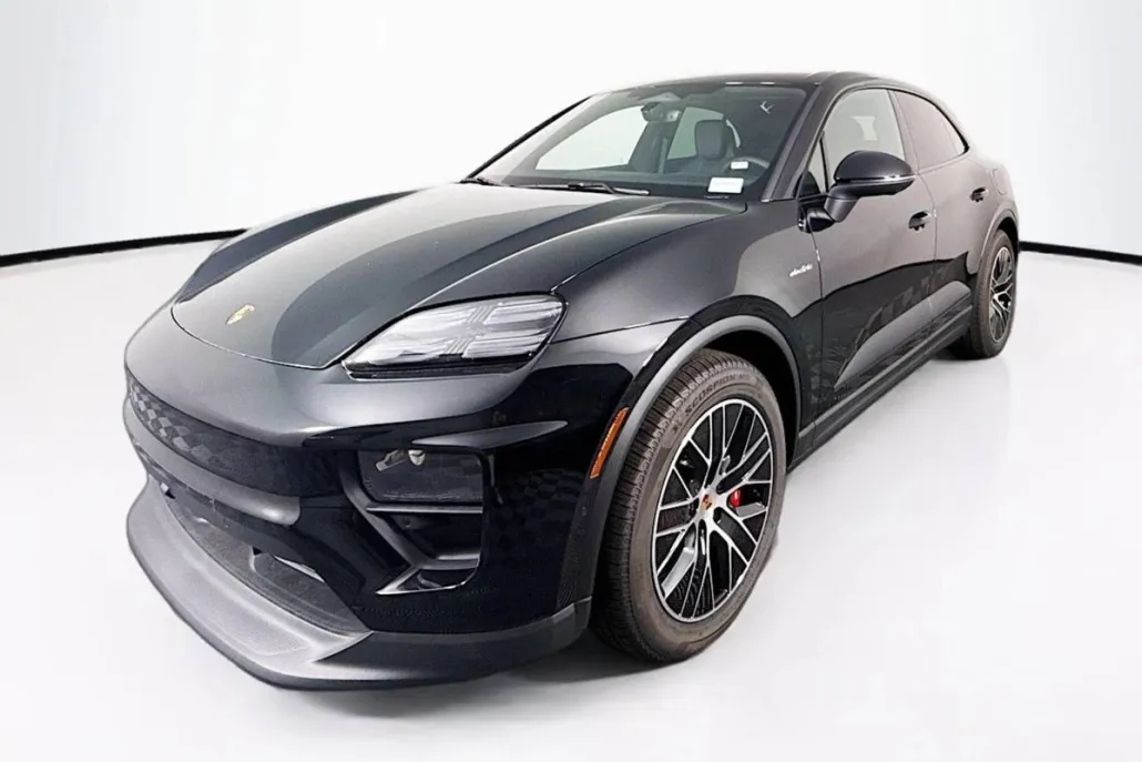 2025 Porsche Macan Electric photo 1