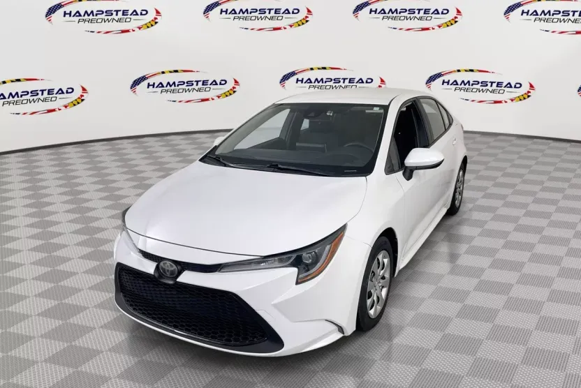 2020 Toyota Corolla LE photo 1