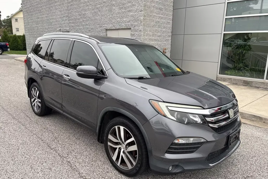 2016 Honda Pilot Elite photo 1