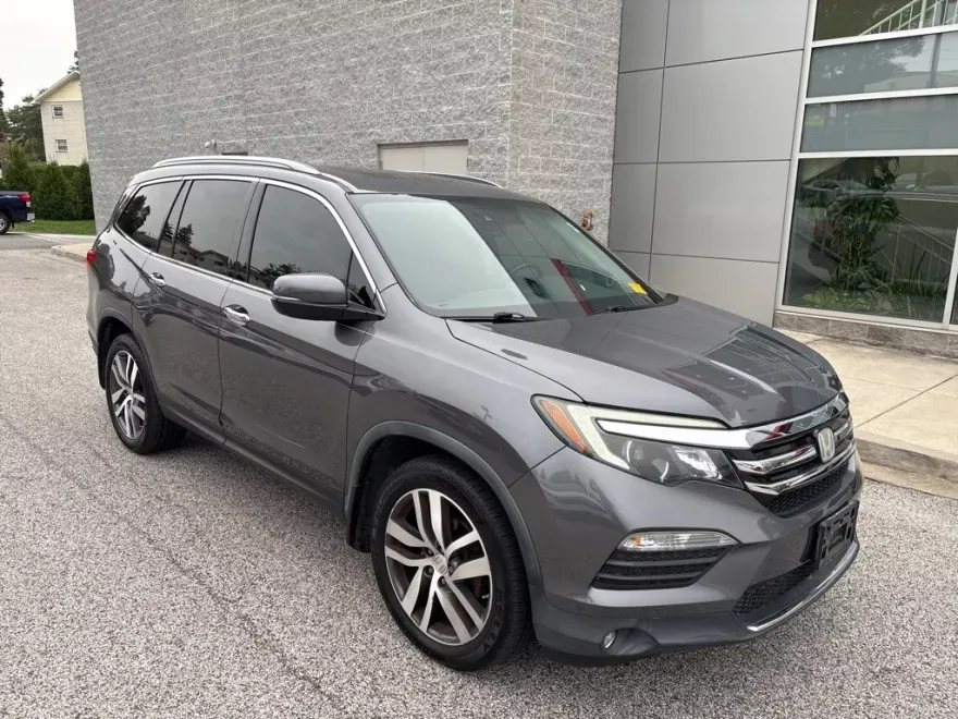 2016 Honda Pilot Elite photo 1