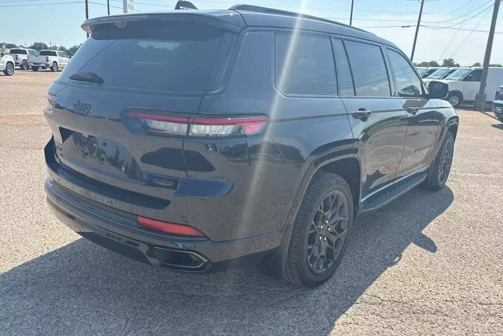 2023 Jeep Grand Cherokee L Summit Reserve photo 1
