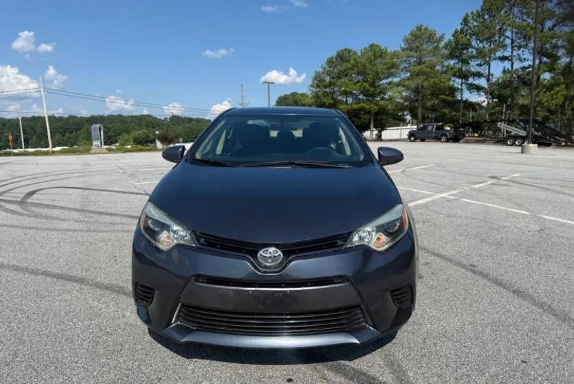 2016 Toyota Corolla LE photo 1