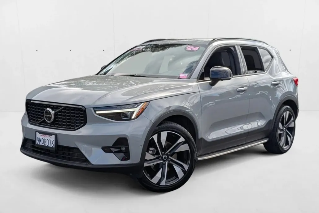 2024 Volvo XC40 Plus photo 1