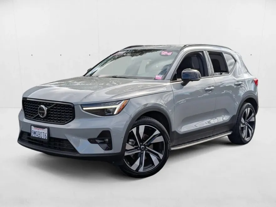2024 Volvo XC40 Plus photo 1