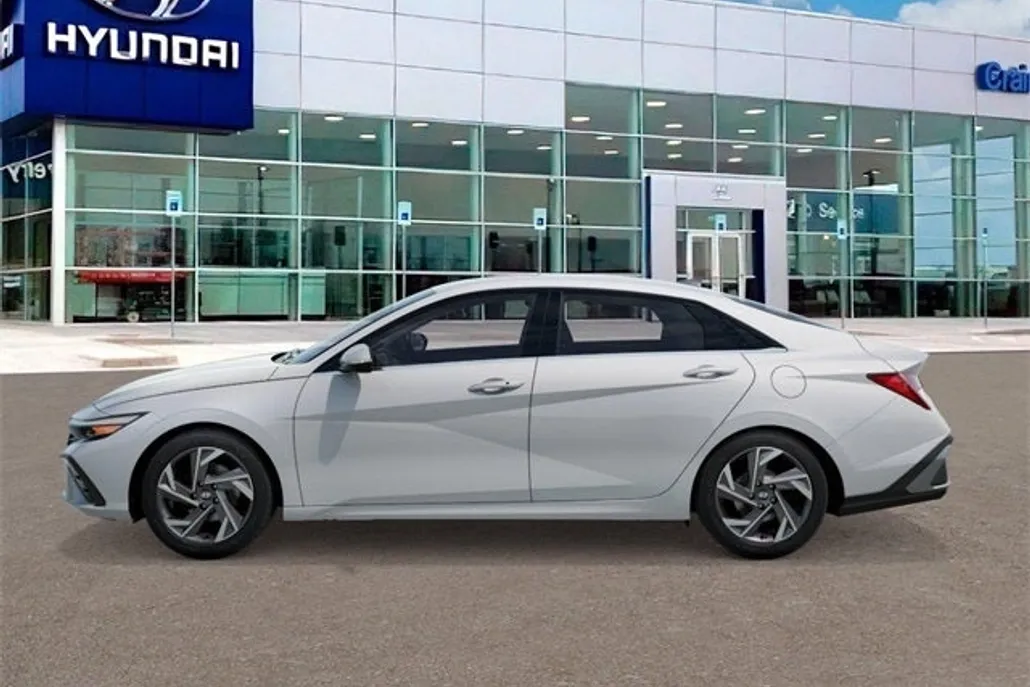 2025 Hyundai Elantra Limited photo 1